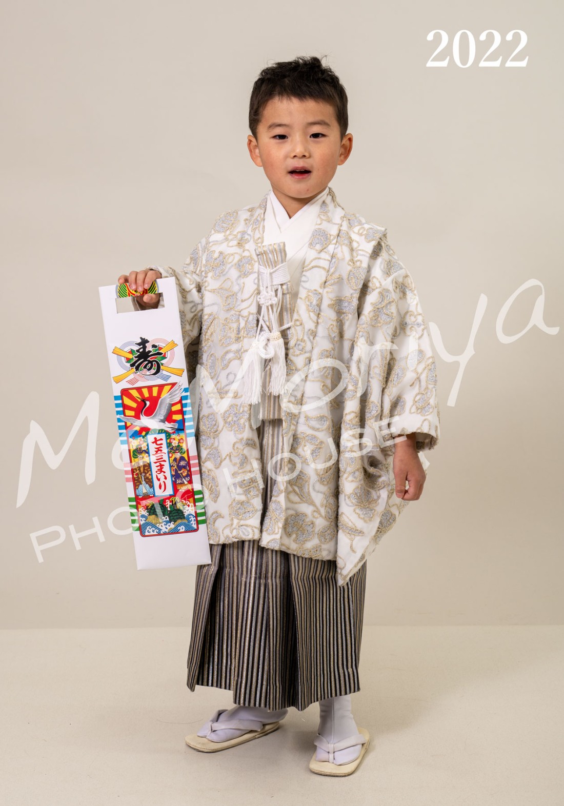 3歳の七五三で撮影させていただいたＡ君ご家族が、今回５歳の七五三で来店されました。3歳の時は、“可愛い”。5歳は、たった2年でこんなに成長するのと思うほどしっかりしたお兄ちゃんになっていました。今度会えるのはいつかな。成長したＡ君に会うのが楽しみです。