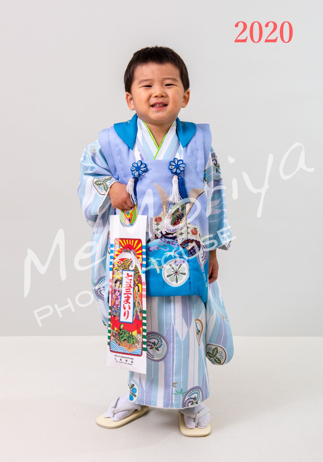 3歳の七五三で撮影させていただいたＡ君ご家族が、今回５歳の七五三で来店されました。3歳の時は、“可愛い”。5歳は、たった2年でこんなに成長するのと思うほどしっかりしたお兄ちゃんになっていました。今度会えるのはいつかな。成長したＡ君に会うのが楽しみです。